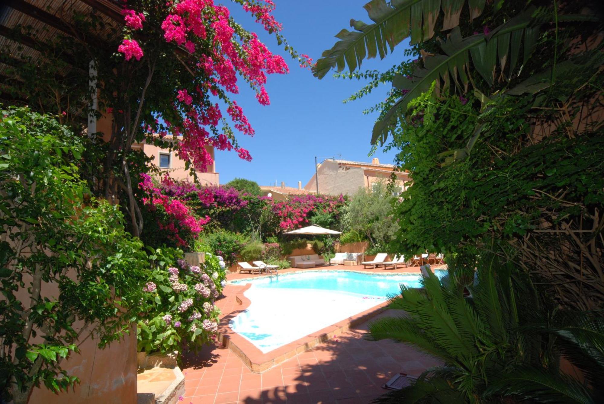 Locanda Sant'Andrea Hotel&Relais San Pantaleo Extérieur photo
