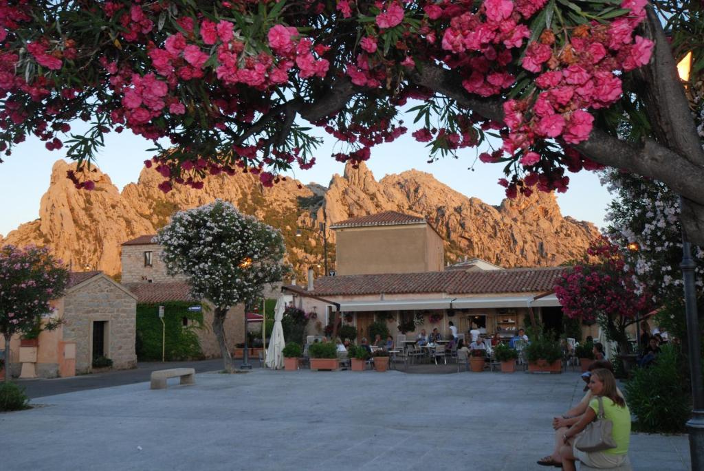 Locanda Sant'Andrea Hotel&Relais San Pantaleo Extérieur photo